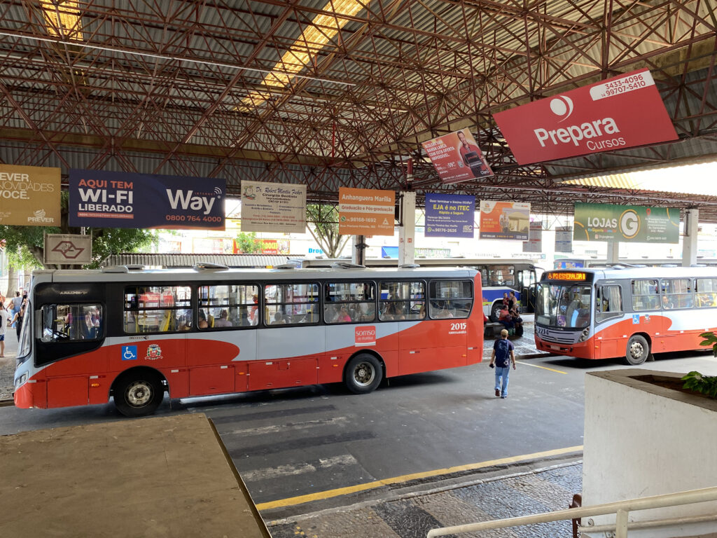 Reforma do terminal promete instalação de elevador com estrutura metálica e vidro. Foto: Mariane Arantes